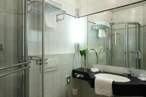 Hotel Petershof คอนสตานซ์ ภายนอก รูปภาพ